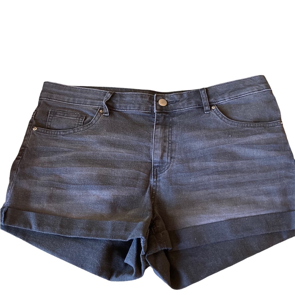 H&M black denim shorts front and back pockets